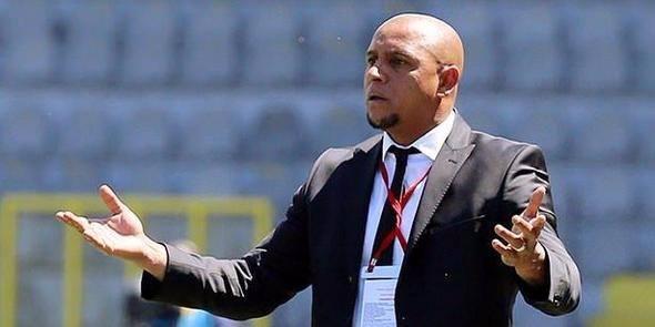 <p>23 Aralık 2014'te Roberto Carlos'un ayrılışının ardından bu kez zor günler geçiren Sivasspor'un başına geçen Sergen Yalçın, kötü başlayan sezonda takımı kümede tutmayı başarmıştı. Yalçın, kırmızı beyazlı ekipte 14 galibiyet, 12 beraberlik ve 12 mağlubiyet aldı.</p>
