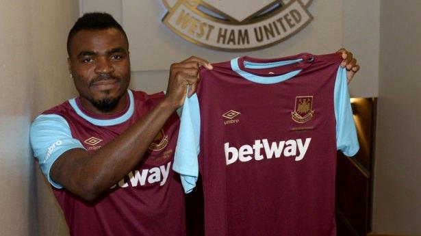 <p>Emmanuel Emenike, Fenerbahçe'den West Ham'a kiralık gitti. Kiralık ücreti; 1 milyon avro</p>