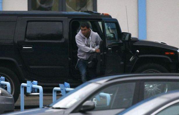 <p><span style="color:rgb(253, 253, 253)">Carlos Tevez</span><br />
<span style="color:rgb(253, 253, 253)">Hummer H2</span></p>
