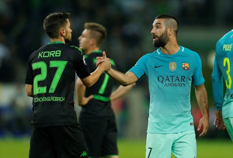 <p>BARCELONA'NIN EN GOLCÜ 3. İSMİ ARDA TURAN<br />
<br />
Katalan basınının önemli yayın organlarından olan El Mundo Deportivo gazetesi de Arda Turan'ı manşetlerine taşırken, "Arda, Luis Enrique için bir gol daha attı" diye yazdı.</p>
