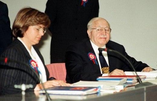 <p>Olayları fişlemeler takip etti. Akademisyenler, subaylar ve yöneticiler görevlerinden uzaklaştırıldı.</p>
<p> </p>