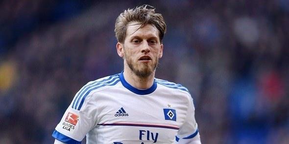 <p><strong>AARON HUNT - HAMBURG</strong><br />
<br />
Transfer çalışmalarını sürdüren Beşiktaş, Aaron Hunt'u satın alma opsiyonu ile kiralık olarak kadrosuna katabilmek için resmen devreye girdi. Bundan iki yıl önce de Beşiktaş'ın transferini bitirme noktasına geldiği ancak oyuncunun tercihini Wolfsburg'ta yana kullanmasından dolayı transfer defterini kapatan Beşiktaş, Alman futbolcuyu bir kez daha gündemine aldı. Şenol Güneş'in raporu doğrultusunda bir kez daha Hunt için devreye giren Beşiktaş, Alman futbolcuyu kiralık olarak kadrosuna katmak için Hamburg ile görüşmelere başladı.</p>