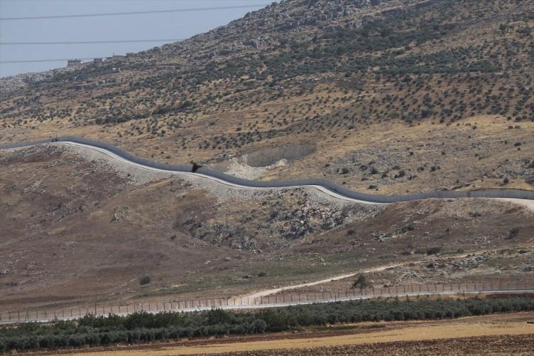 <p>Neredeyse her gün 2,5-3 kilometre duvar ve yol yaparak ilerliyoruz" açıklamalarında bulundu.</p>