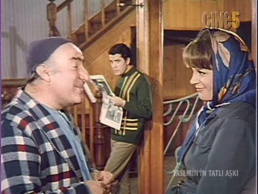 <p>Yeşilçam'ın çok sayıda filmine mekan olan yalılardan biri, Ortaköy'deki Suat Sadıkoğlu Yalısı'ydı. Üç katlı tarihi yalının sahibi eski armatörlerden Suat Sadıkoğlu'ydu.</p>
