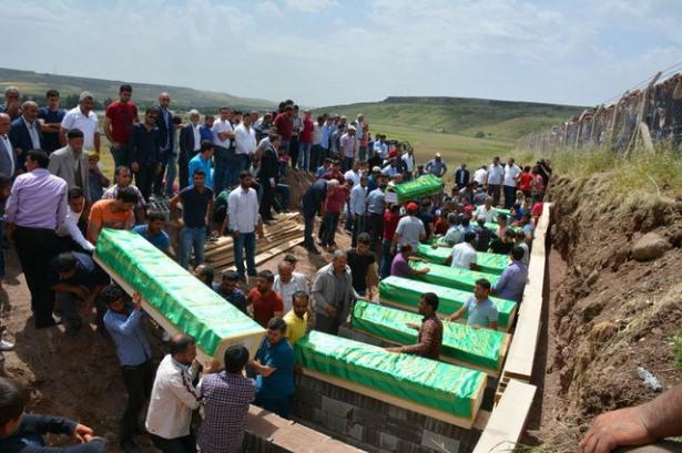 <p>Bu durumda ölenlerin yakınlarına 29 bin lira tazminat verilecek, maaş bağlanacak, sosyal güvence sağlanacak ve her aileden bir kişi kamuda istihdam edilecek.</p>
