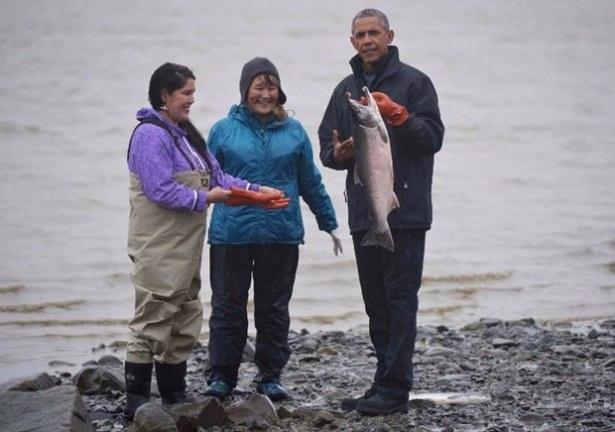 <p>ABD Başkanı Barack Obama'nın Alaska ziyaretinin son gününde renkli görüntüler kameralara yansıdı.</p>

<p> </p>
