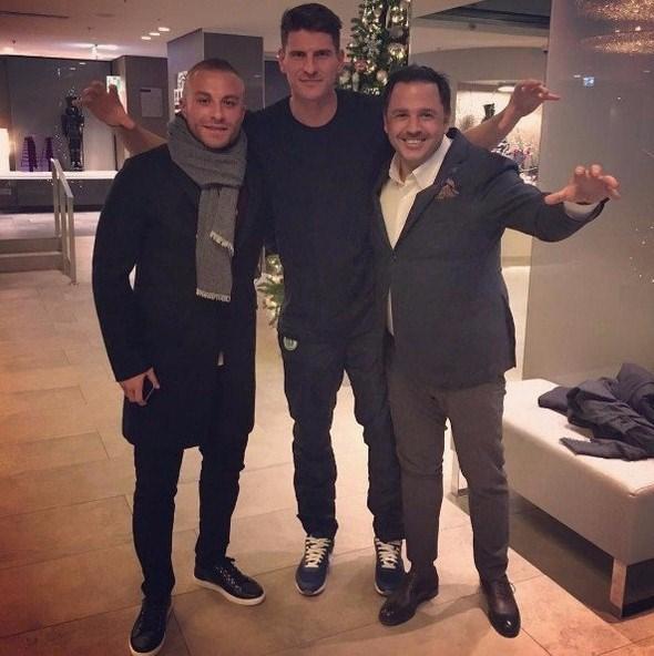 <p>Gomez ise bu durumda Beşiktaş'a dönerek attığı gollere kaldığı yerden devam etmeyi planlıyor.</p>
