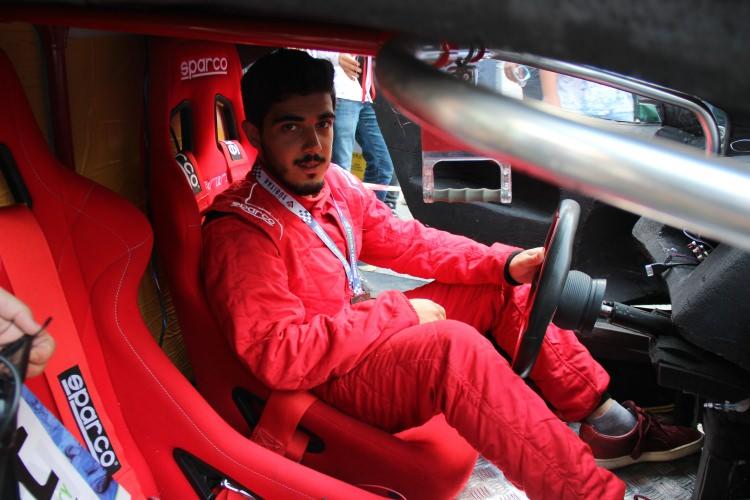 <p><strong>"Üstüne 4 kişi çıkarak zıplayabiliyoruz"</strong></p>

<p>Otomobilin Proje Sorumlusu Gürkan Emecen ise, aracın dayanıklılığına dikkat çekerek konuşmasını şu şekilde tamamladı;</p>

<p> </p>
