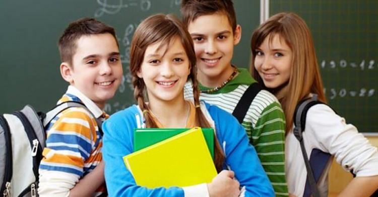 <p>En büyük sorumluluğun öğretmenlere düştüğü bu süreçte kaçınılması gereken davranışlar sizler için derledik.<br />
<br />
<strong> İşte öğretmenlerin okulun ilk günü yapmaması gereken hareketler...</strong></p>
