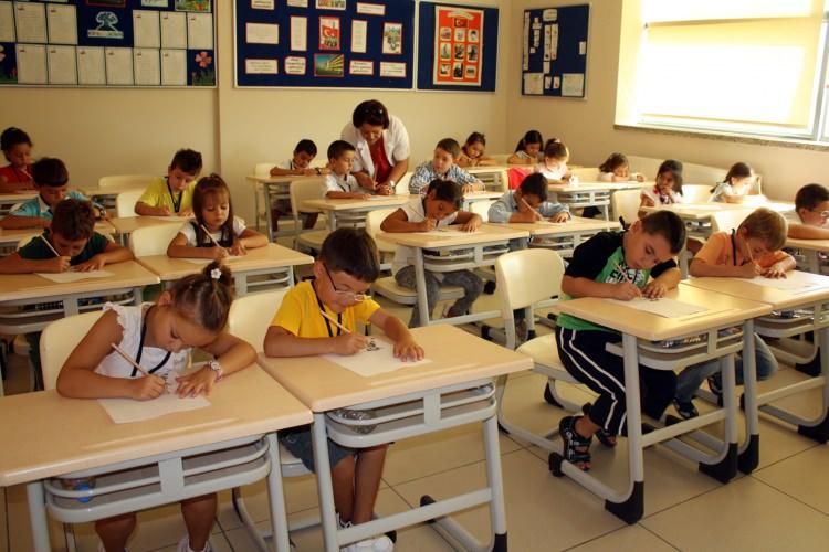 <p>Kendiniz değil öğrencilerin konuşmasını sağlayın. Sınıf içerisinde mutlaka söz almalarını sağlayın. </p>