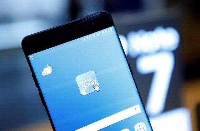 <p>Öte yandan, Samsung tarafı da boş durmuyor. Gelen son haberler ışığında, Samsung'un Note 8 üzerindeki çalışmalarında son noktaya ulaştığı görünüyor. Zira telefonun çalışır haldeki görüntüleri bugün internete sızdı. </p>

<p> </p>

<ul>
</ul>

<ul>
</ul>
