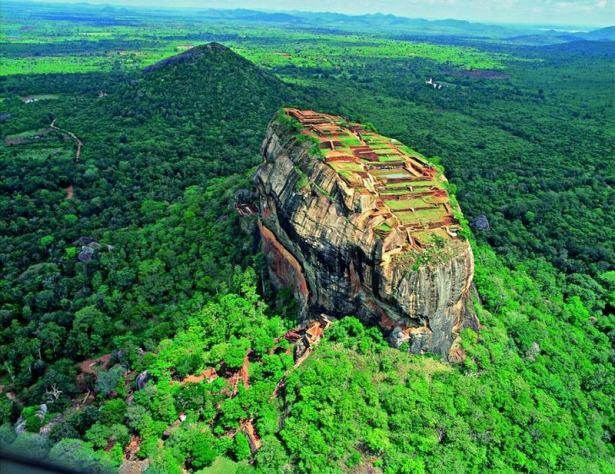 <p>Sigiriya, Sri Lanka'da başkentten 161 km uzaklıkta bulunan &ouml;nemli bir Budizm merkezidir.</p>

<p>&nbsp;</p>
