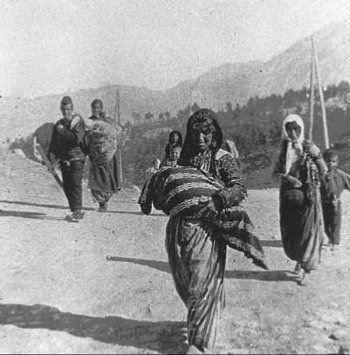 <p>1. Dünya Savası'nda 10 bin Azerbaycanlı Anadolu'ya geldi.</p>
<p> </p>