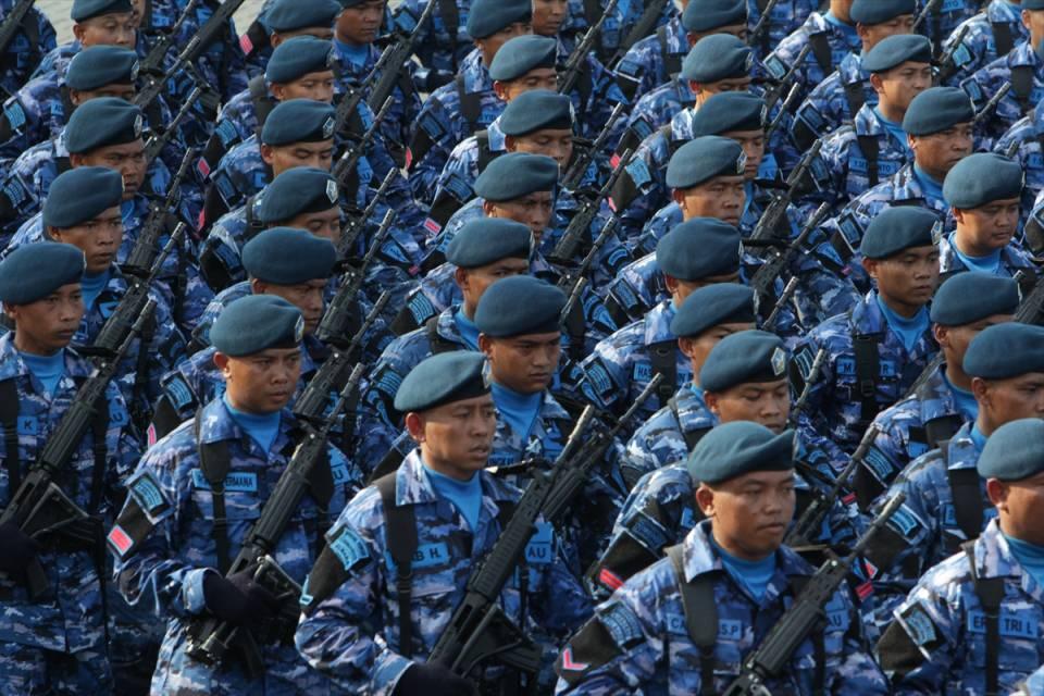 <p>Endonezya'da 72. Ulusal Silahlı Kuvvetleri Günü, Endonezya'nın Banten kentinde askeri geçit töreni ile kutlandı. </p>

<p> </p>
