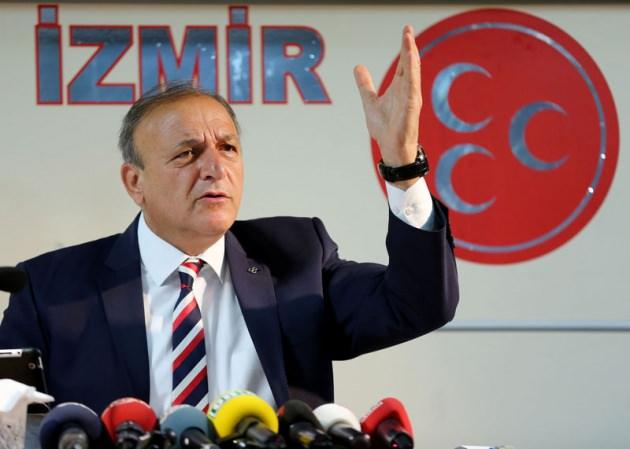 <p>OKTAY VURAL- (MHP İZMİR MİLLETVEKİLİ) Her ne kadar Fenerbahçe, Galatasaray'a şampiyonluk mücadelesinde fark atmış olsa da derbi derbidir. İkincilik için büyük mücadele vereceğimiz bu dev maçta Galatasaray, Fenerbahçe'yi yenecektir.</p>