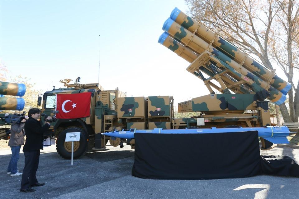 <p>Bu altı uçağın 2018'den itibaren Türkiye'ye tesliminin başlayacağını açıklayan Işık, diğer 8 uçak siparişi için yetki alındığını, son savunma sanayi icra komitesinde 16 uçak için daha yetki verildiğini, toplam 24 uçak siparişinin de verileceğini ifade etti.</p>