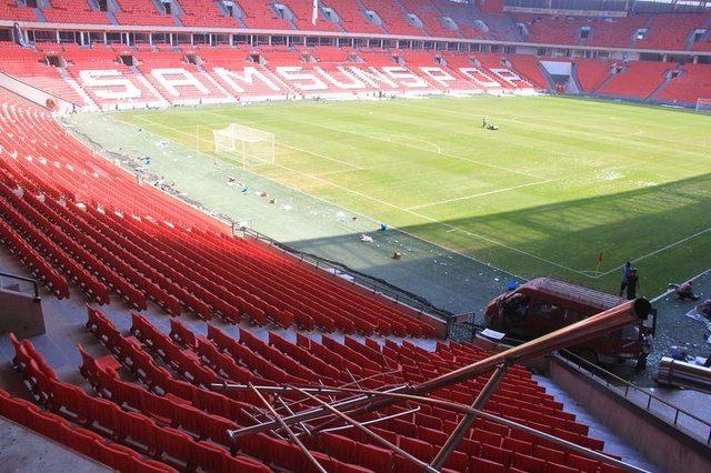 <p>STATTA BÜYÜK HASAR</p>

<p>İlk kez bir resmi maça ev sahipliği yapan Yeni 19 Mayıs Stadı’nda ise büyük çapta maddi hasar meydana geldi. 145 milyon TL’ye mal olan 33 bin 919 kişilik statta çok sayıda koltuk yerinden söküldü.</p>
