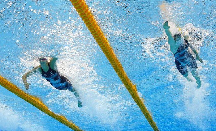 <p>Brezilya'nın Rio de Janeiro kentindeki Olimpik Su Sporları Salonu'nda yapılan yüzme müsabakalarında, kadınlar 100 metre serbest stilde kıran kırana bir madalya mücadelesi yaşandı.</p>

<p> </p>
