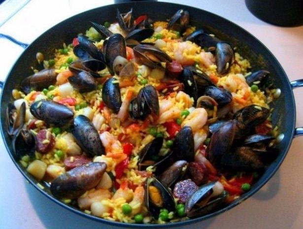 <p>Safranlı deniz ürünlü paella (İspanya)</p>
