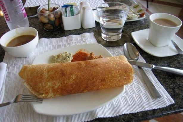 <p>Patates ve soğanlı krep (Güney Hindistan)</p>
