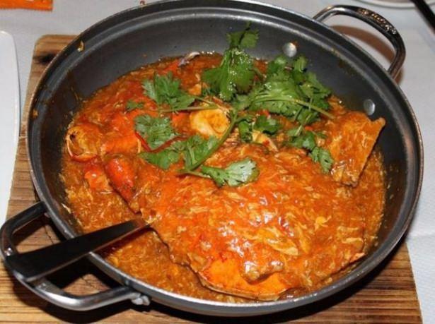 <p>Baharatlı salçalı yengeç (Singapur)</p>
