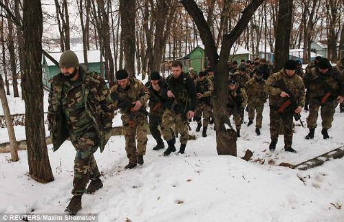<p>Çoğu Müslüman bölgelerinden gelen ve eski güvenlik birliklerinden olan 300 kadar gönüllü savaşçı Sovyetler Birliği'nin çöküşünden beri iki kanlı savaşta mücadele etti.</p>