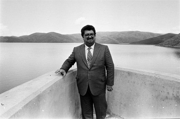 <p>Turgut Özal’ın renkli kişiliğini yansıtan pek çok kare yer alıyor. Başbakan Yardımcısı Turgut Özal, 16 Mayıs 1982'de gittiği Malatya'da incelemelerde bulunurken... (Arşiv)</p>
<p> </p>
