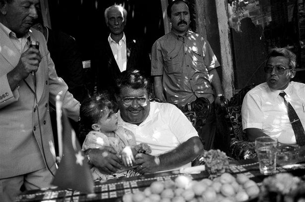 <p>Başbakan Özal, 23 Temmuz 1989'da Malatya'da katıldığı kayısı festivalinde görülüyor.</p>
<p> </p>
<p> </p>