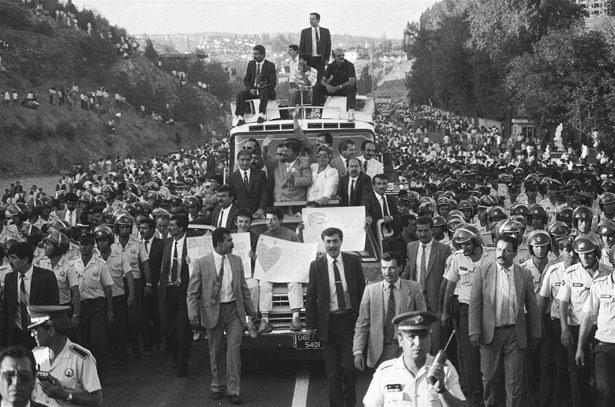 <p>Başbakan Turgut Özal, 28 Ağustos 1988'de Fatih Köprülü Kavşağını törenle hizmete açarken görülüyor.</p>

<p> </p>

<p> </p>
