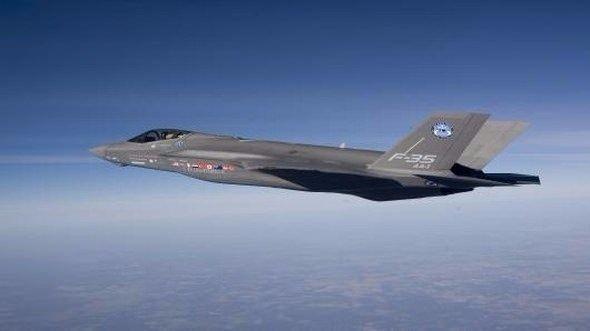 <p>Pentagon bu uçaklardan daha önceki açıklamalarında 1,5 trilyon dolar ödeyerek 2 bin 400 adet alacağını açıklamıştı. </p>
<p> </p>