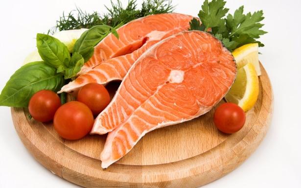 <p><strong>BALIK ETİ:</strong> Balıkta herkes için yararlı B, A ve D vitaminlerinden bol miktarda var...içerdiği koruyucu yağ asidi ile kalp hastalarının sofralarından eksik etmemesi gereken gıdaların başında geliyor. </p>