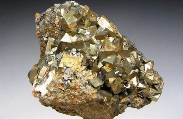 <p>Isıtılınca ölümcül bir gaz çıkarır, temas edilmesi zarar vermez ancak derhal elinizi yıkamanız gerekir</p>
