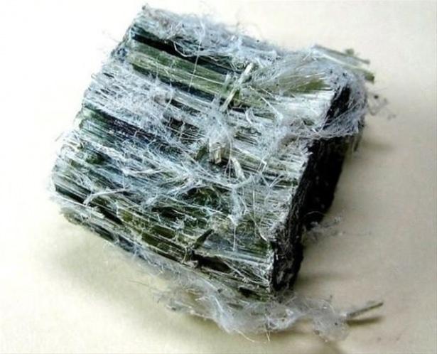 <p>Krisotil (Asbest)</p>
