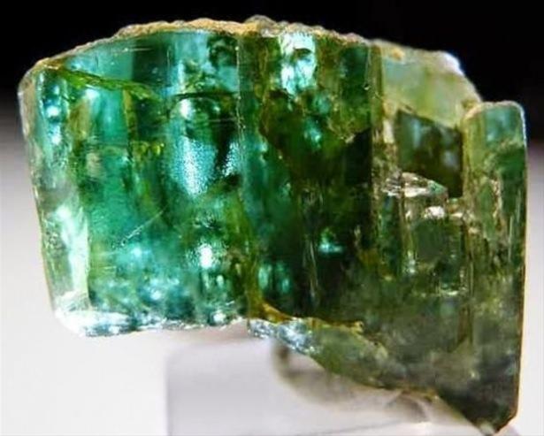 <p>Akıl ve mantık gücünü artırır. Hedefe doğru ilerlemeyi, başarıya ulaşmayı kolaylaştırır. Fiziksel ve akli yetenekleri güçlendirir.</p>
