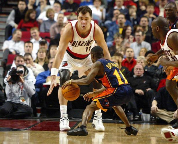 <p>Arvydas Sabonis (221 cm) ile Earl Boykins (165 cm)<br />
Boy farkı: 56 cm</p>
