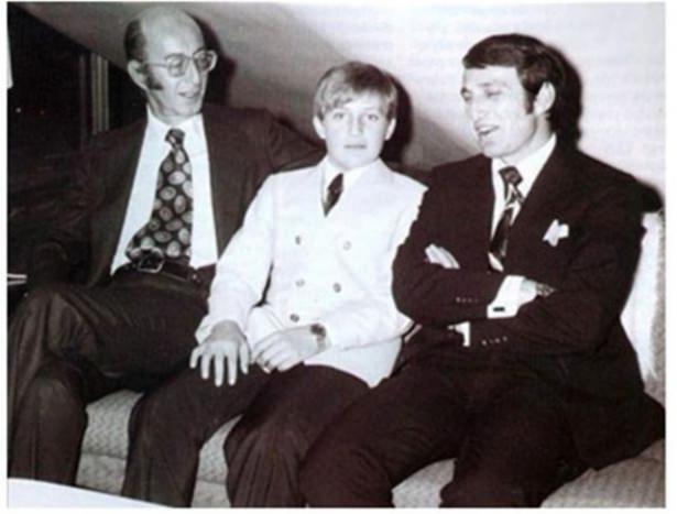 <p><strong>Ömer İnönü - Mustafa Koç - Rahmi Koç</strong></p>
<p>Ömer İnönü, Türk iş adamı ve ikinci Cumhurbaşkanı İsmet İnönü'nün büyük oğlu. Türkiye Toprak, Seramik, Çimento ve Cam Sanayii İşverenleri Sendikası'nın da kurucularından. 1952 yılında Engin Hanım ile evlenen Ömer İnönü'nün Hayri ve Eren isminde iki çocuğu oldu.</p>
<p> </p>
