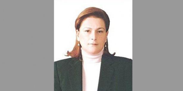 <p><strong>Güler Sabancı</strong></p>
<p>Güler Sabancı, Yüksel ve İhsan Sabancı çiftinin ilk çocuğu olarak 1955'de Adana'da doğdu. Sabancı ailesinin üçüncü nesil üyesidir. Ortaöğretimini TED Ankara Koleji'nde bitirdikten sonra yüksek tahsilini Boğaziçi Üniversitesi İşletme Bölümü’nde 1978' de tamamladı.</p>