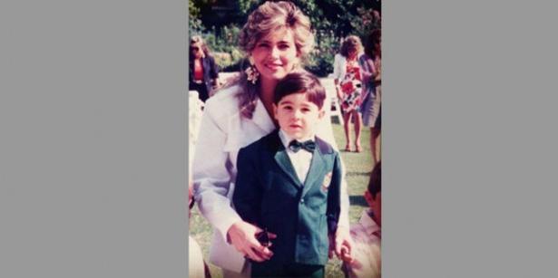 <p><strong>Arzu Sabancı - Hacı Sabancı </strong></p>
<p>1987 doğumlu Hacı Sabancı, 3 sene TÜSİAD Başkanlığı yapan Ömer Sabancı'nın oğlu. Densa Holding Yönetim Kurulu Başkan Yardımcısı olarak görev yapan Hacı Sabancı, aynı zamanda Densa Denizcilik ve Hayat Tekstil şirketlerinde Yönetim Kurulu Üyesi. Ankara Üniversitesi Arkeoloji Bölümü mezunu olan annesi Arzu Sabancı ise 25 yıldır ömer sabancı ile evli.</p>