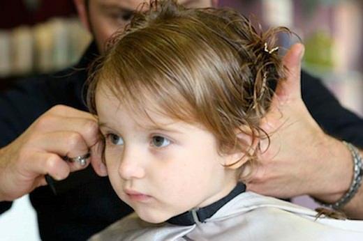 <p>- Bebeğinizin saç kesiminde öncelikli olarak dikkat etmeniz gereken şey, kendilerini mutsuz hissetmedikleri zamanlardır. </p>
