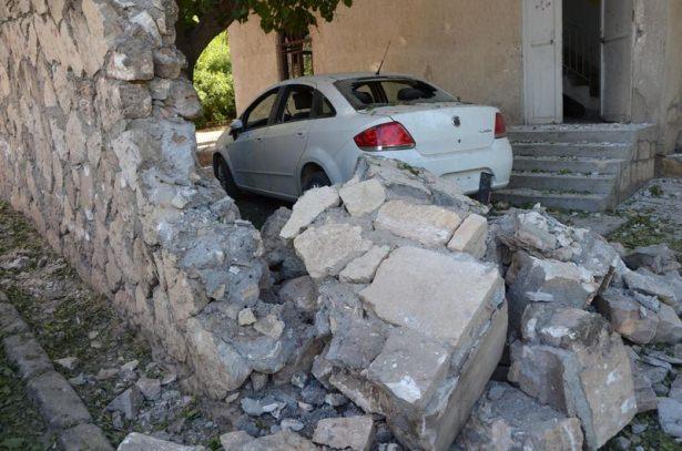 <p>Diyarbakır’da PKK’nın gençlik yapılanması YDG-H, yaklaşık bir hafta önce cadde ve sokakları hendeklerle kapattı. </p>