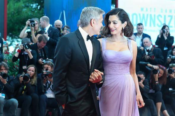 <p>Sade ve doğal şıklığıyla 1930'lar Hollywood yıldızlarını andıran Clonney, kırmızı halıda eşi George Clooney'i bile gölgede bıraktı. </p>
