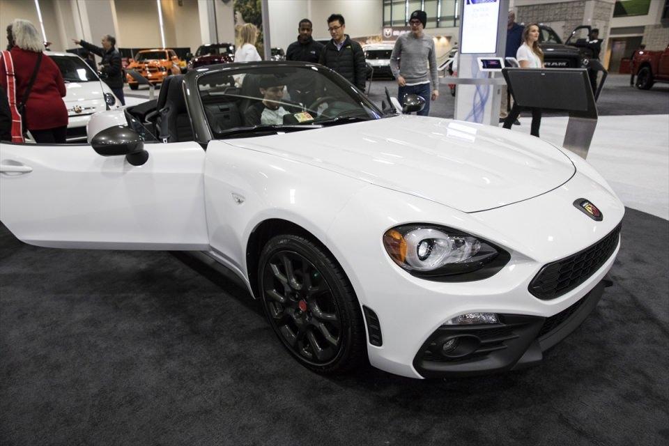 <p>Fiat - 124 Spyder Abarth</p>