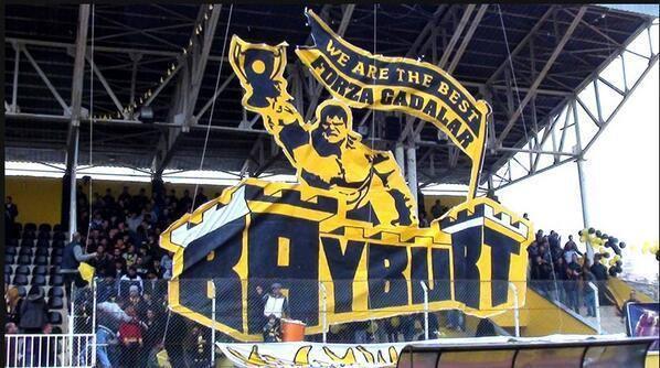 <p>Bölgesel Amatör Lig'de mücadele eden Bayburtspor taraftarı</p>
