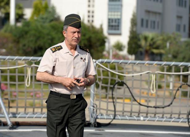 <p>Hulisi Akar daha sonra sırasıyla 12. Piyade Tümeni Lojistik Şube Müdürlüğü, Genelkurmay Genel Sekreterliğinde Plan Subaylığı, Kara Harp Akademisi öğretim üyeliği, </p>
