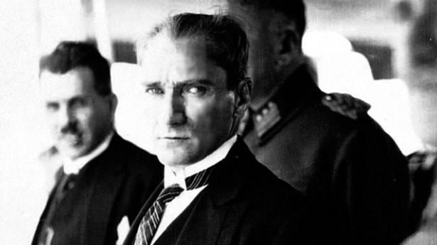 <p>29 Ekim 1923'de, Türkiye Cumhuriyeti resmen kurulur, ilk başkanı Mustafa Kemal Atatürk ve başkenti Ankara'dır.</p>

<p> </p>
