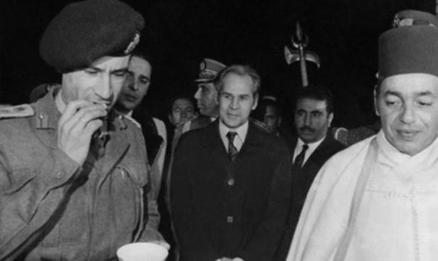 <p>1969 Libya: Muammer Kaddafi Bir başka Arap monarşisi de askeri darbe kurbanı oldu. Kral İdris yurt dışında tedavi görürken bunu fırsat bilen Libyalı bir grup subay, iktidarı ele geçirdi. Kaddafi, Fas Kralı Hasan ile birlikte, 1969.</p>
<p> </p>
<p> </p>