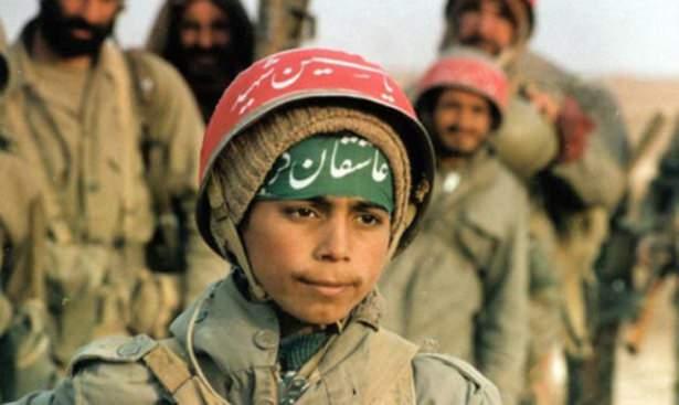 <p>Eylül 1980 İran - Irak Savaşı/ Irak silahlı kuvvetleri, İslam devriminden sonra İran'da yaşanan siyasi kargaşadan yararlanarak Kuzistan eyaletinin petrol zengini bölgesini ele geçirmek için batı İran'ı işgal etti.</p>
<p> </p>