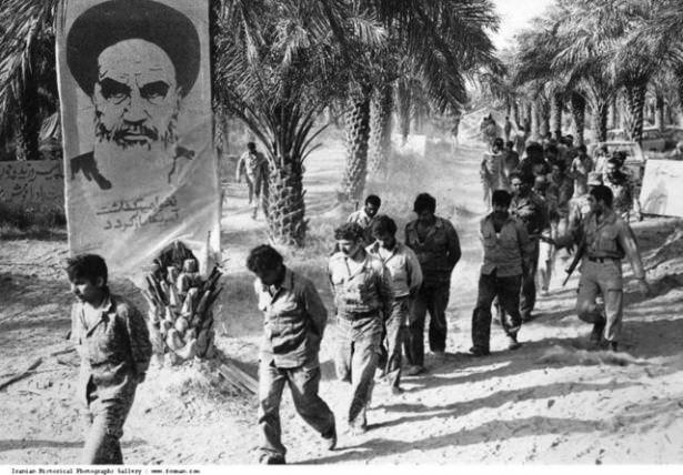 <p>6 Ekim 1981 Mısır: Enver Sedat Suikasti/ 1978 yılında imzalanan İsrail-Mısır barış anlaşmasının ardından, Başkan Enver Sedat Batı dünyasından ciddi şekilde desteklenir.</p>
<p> </p>