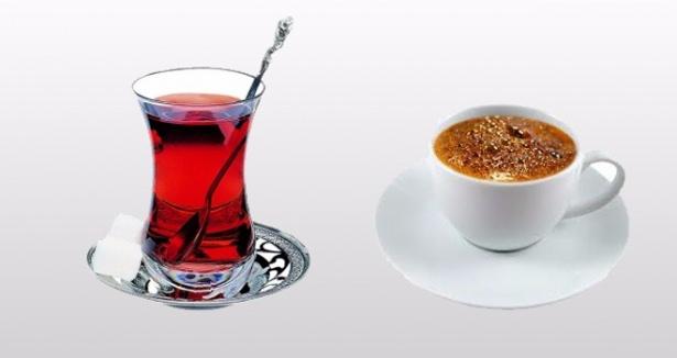 <p>Çay ve kahve gibi kafeinli içeceklerin suyun yerini tutacağı hatasına düşmeyin.</p>
