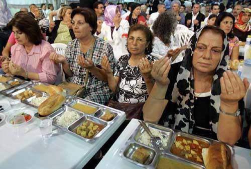 <p> Bu anlayış insana, onları daha iyi korumasını ve nimetleri kendisine veren Allah"a daha çok şükretmesini öğretir.</p>
